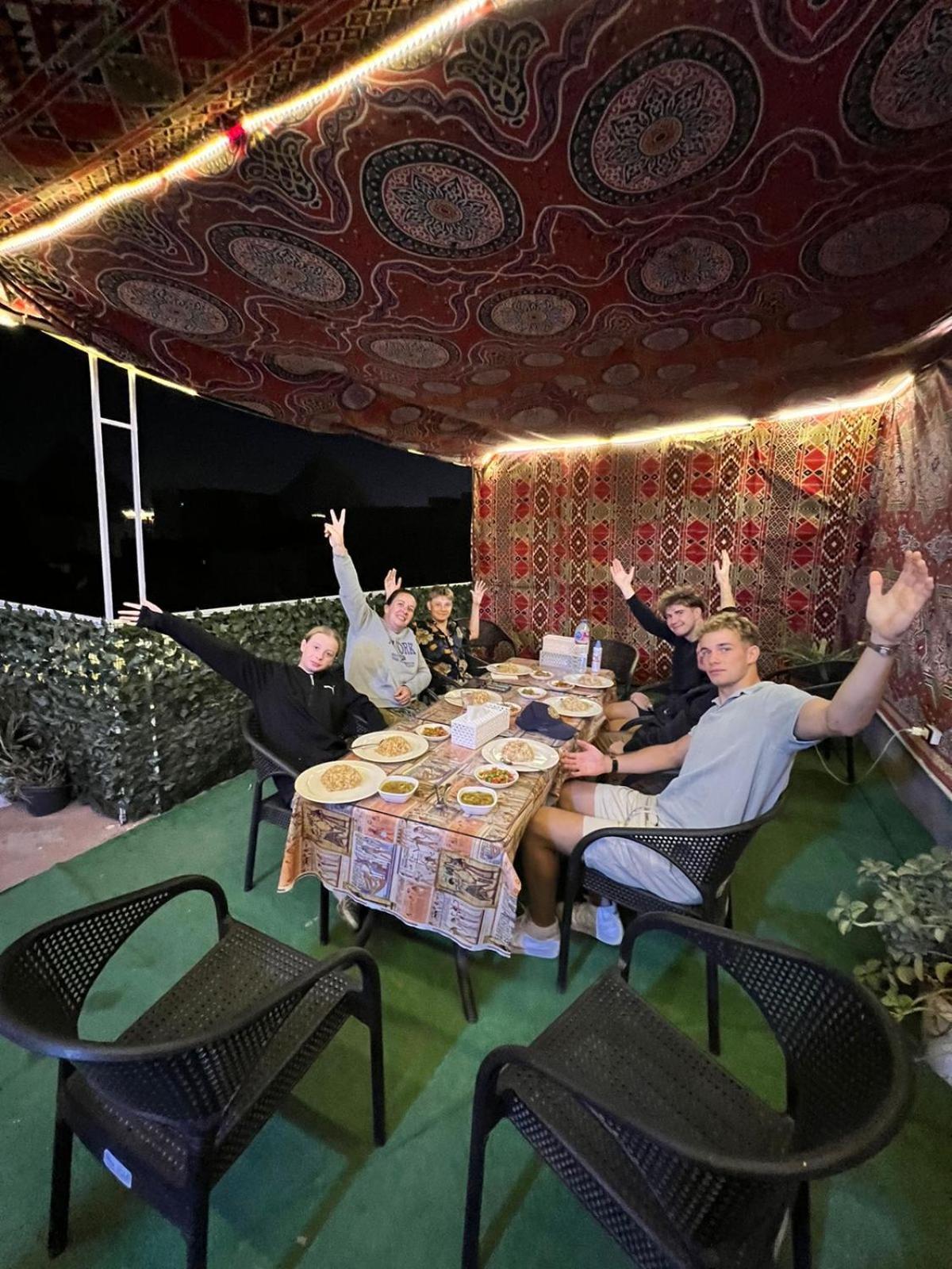 Jana Pyramids View In 3 Bed & Breakfast Kafrat al Jabal ภายนอก รูปภาพ